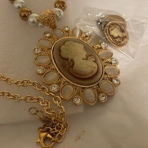 QVC Cameo Necklace And Pierced Earrings Set NIP Goldtone & Pearl
